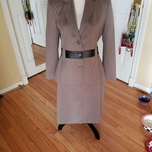 VIA SPIGA SUIT W/ FAUX LEATHER TRIM - Picture 5 of 8